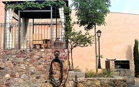 Casa de cuatro habitaciones con piscina privada en Cabañeros
